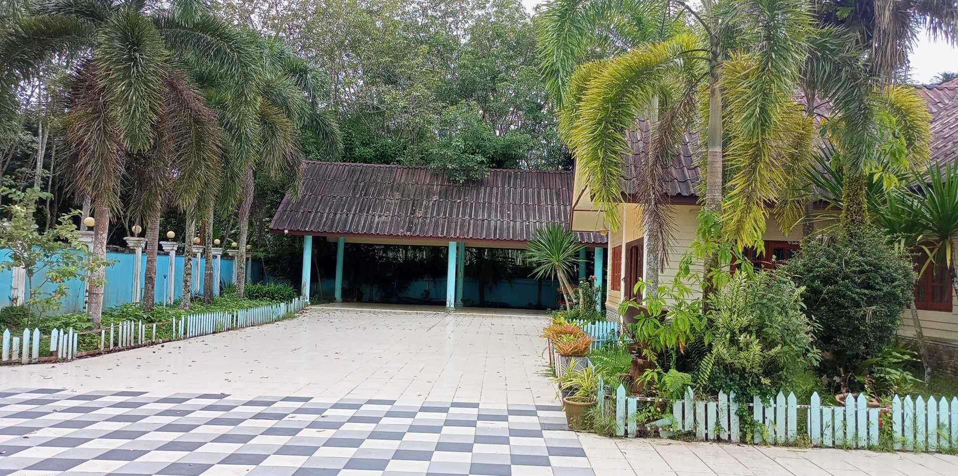 ขายบ้านนครศรีธรรมราช สไตล์พูลวิลล่า 3 หลัง บรรยากาศดีสุดๆ พรหมคีรี นครศรีธรรมราช 1-2-34.9