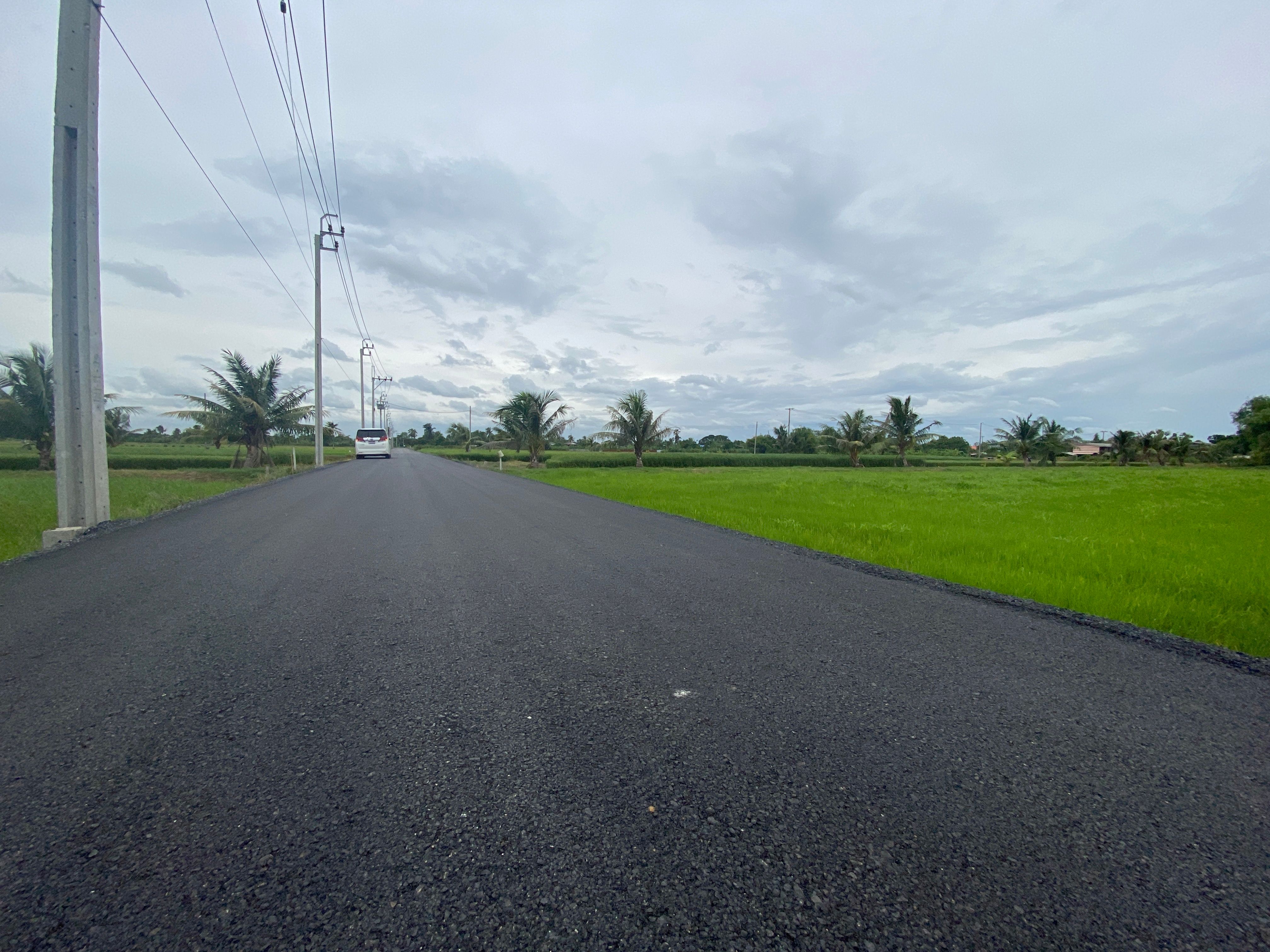 ที่ดินหน้าติดถนนลาดยาง  หลังติดคลอง