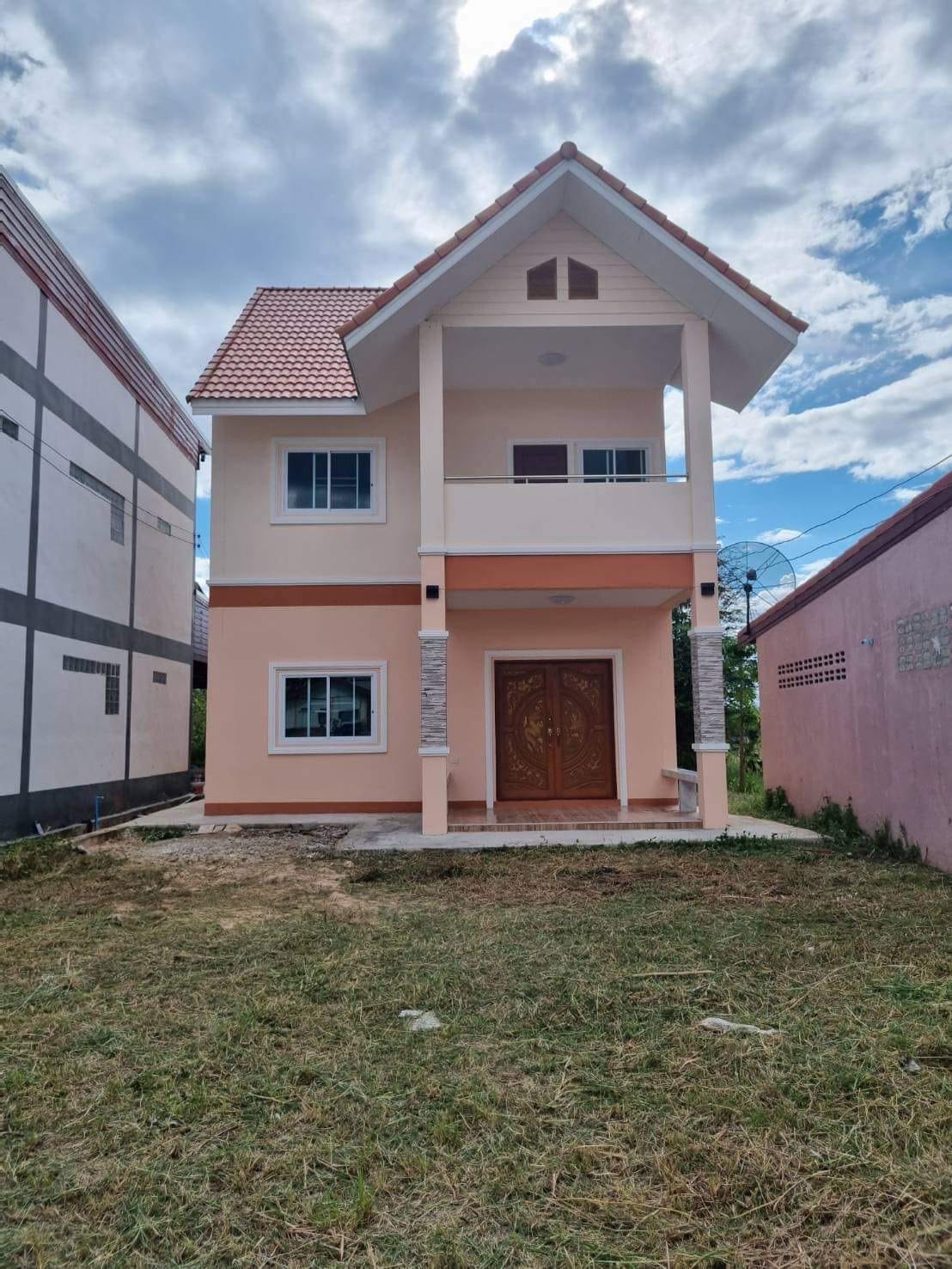 ขายบ้านสร้างใหม่ 180 ตรว. ติดถนนเมนหลัก เยื้องเทศบาลนาจรวย
