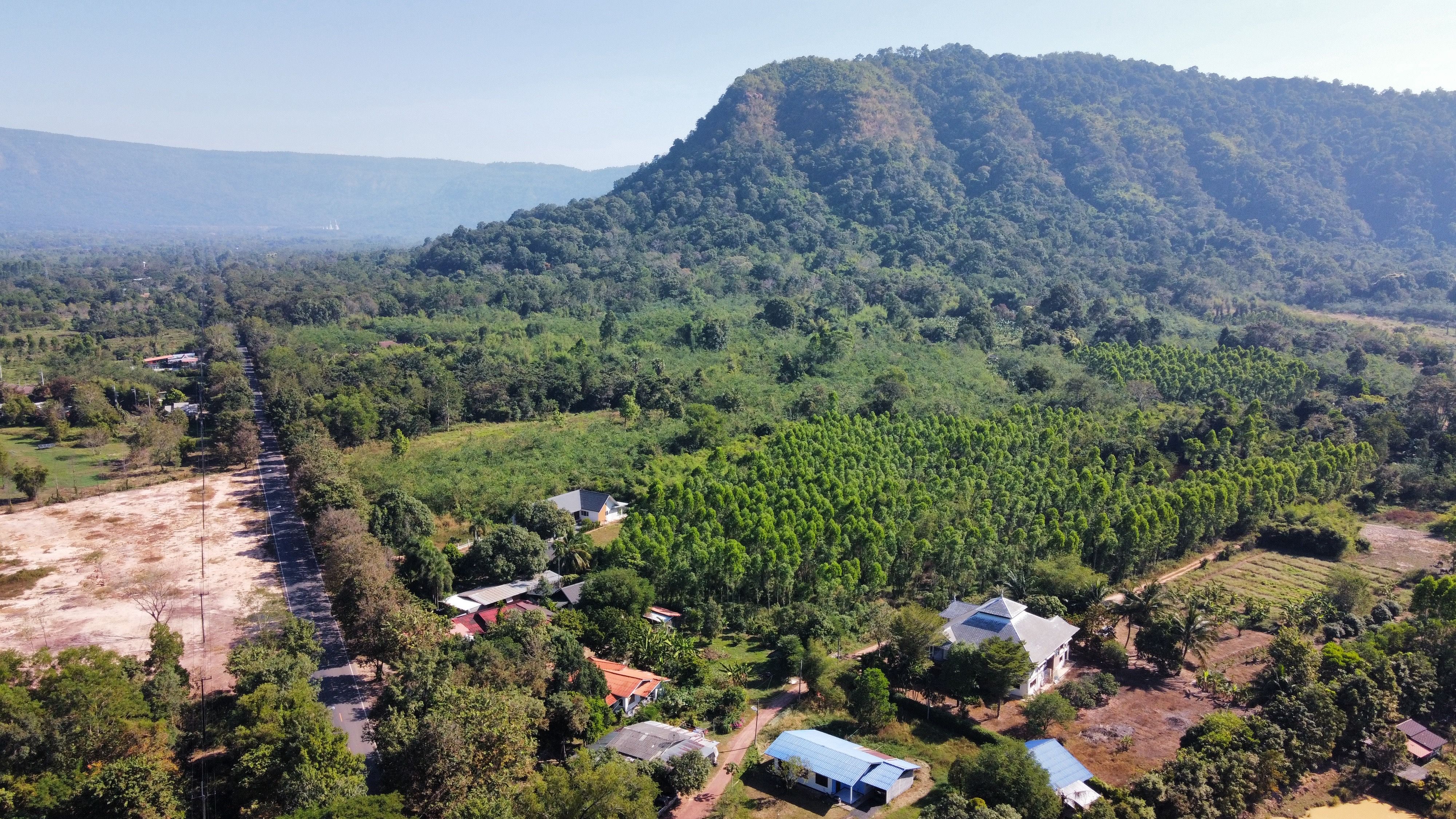 ขายบ้านเดี่ยวหลังใหญ่ 2 ชั้น พร้อมที่ดิน รวม 4 ไร่ 2 งาน 29 ตร.วา บรรยากาศดี ทางขึ้นเขาใหญ่ฝั่งปราจีนบุรี