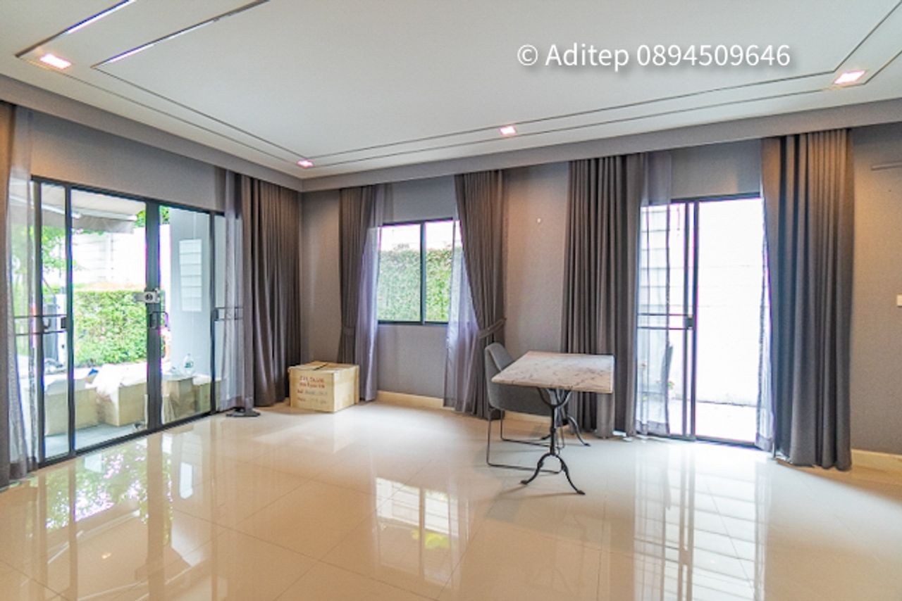 ขายทาวน์โฮม 3 ชั้น บ้านกลางเมือง รามอินทรา-วัชรพล ใกล้จุดขึ้นลงทางด่วน สุขาภิบาล 5