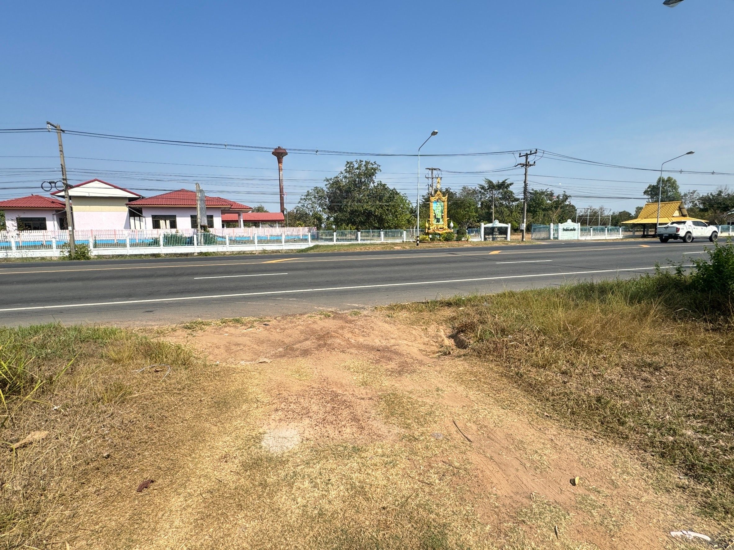 ขายที่ดินศรีสะเกษ แปลงสวย ตรงข้าม อบต.หนองฉลอง ขุขันธ์ ศรีสะเกษ 5-0-0