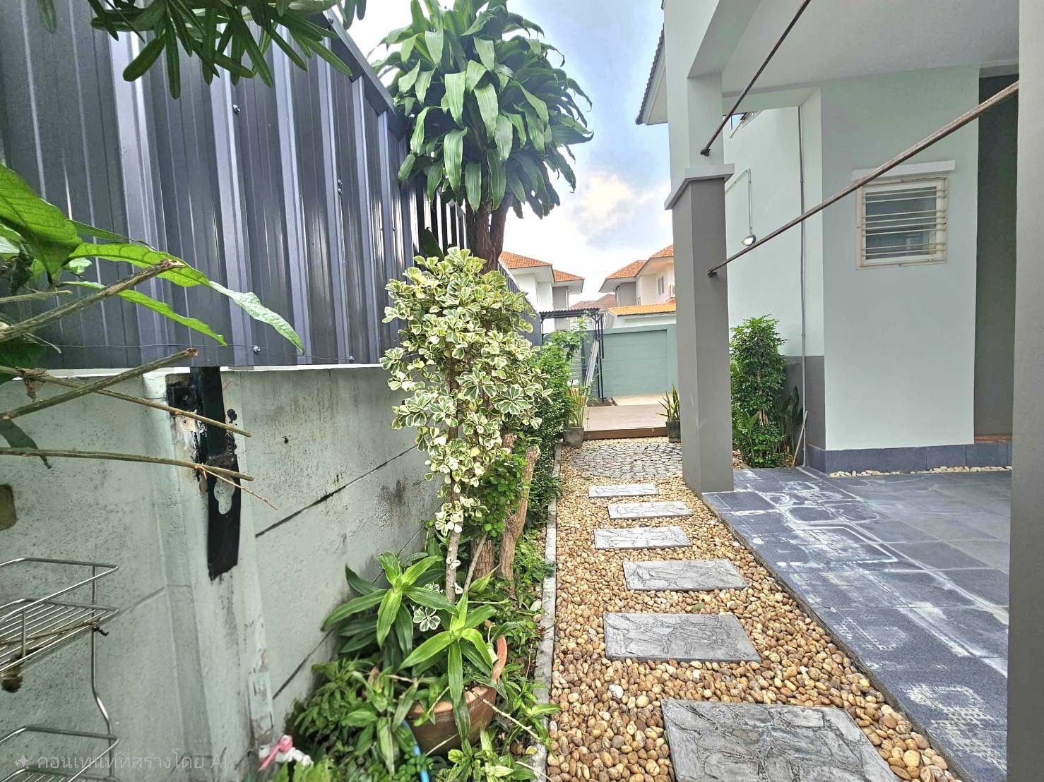 ขายบ้านแฝด ลภาวัน 21 บนทำเลศักยภาพ ถนนราชพฤกษ์