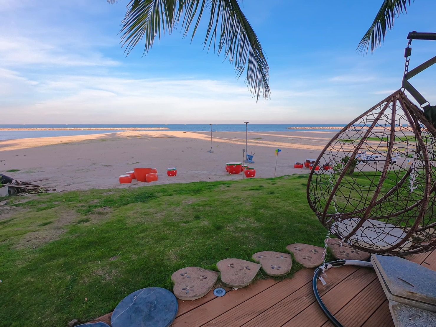 ขายที่ดินพร้อมบ้านอยู่ติดหาดเจ้าสำราญ จังหวัดเพชรบุรี