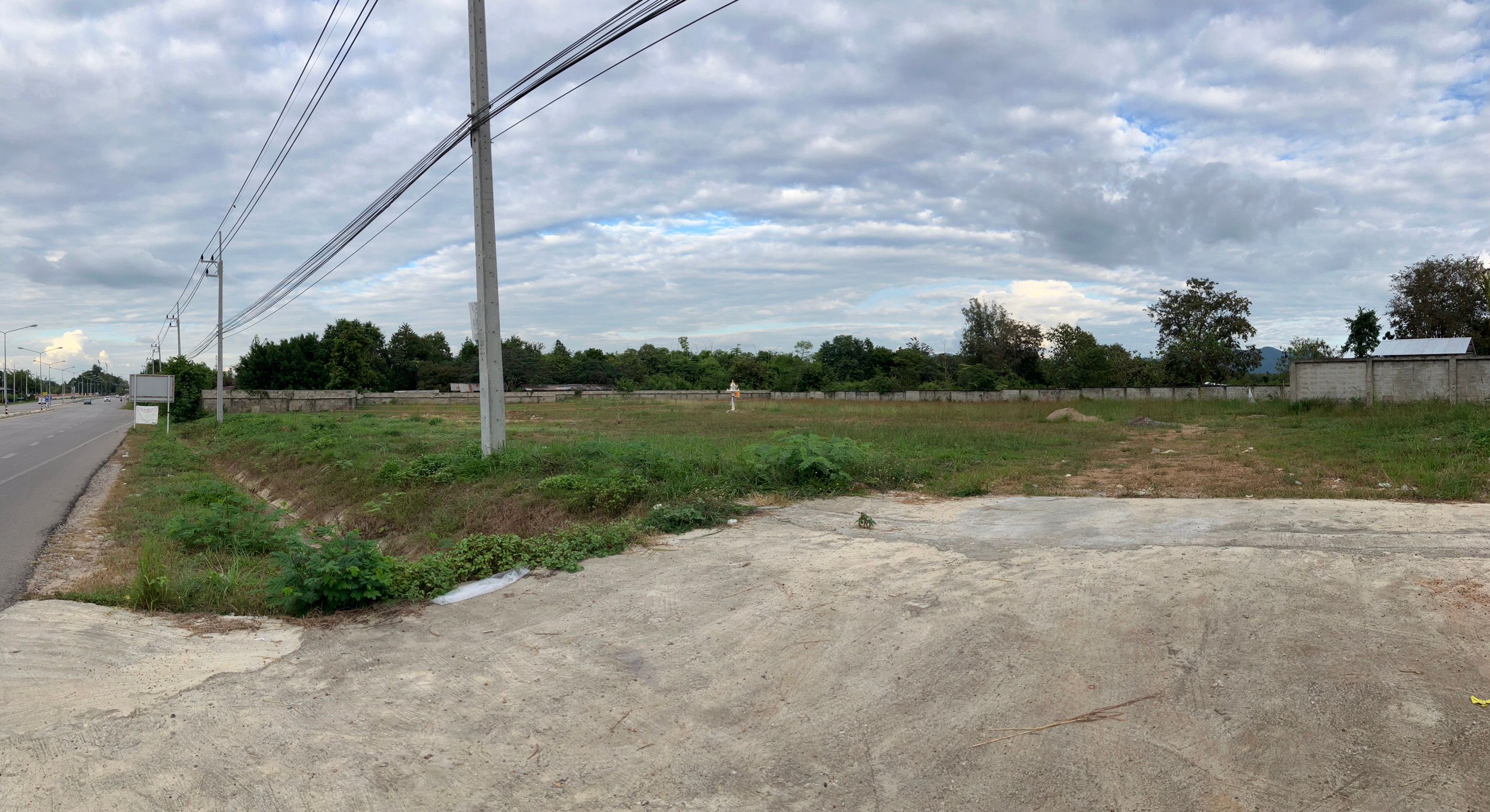 ขายที่ดิน ที่ดินแบ่งล็อก และ บ้านสั่งสร้าง โครงการ รพิพารี หน้า ม.ราชภัฎลำปาง 99 ตร.ว