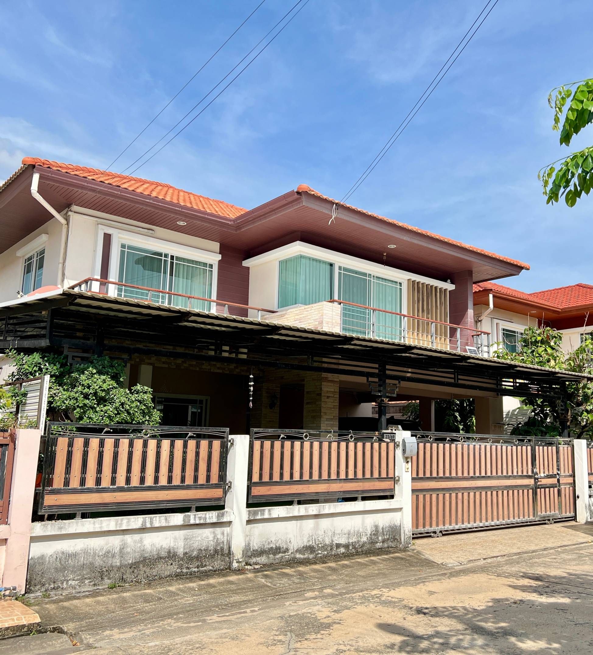 ขายบ้านกรุงเทพ เขตทุ่งครุ บ้านเดี่ยว 2 ชั้น หมู่บ้านพิศาลประชาอุทิศ เลียบทางด่วน ฝั่งตรงข้ามปั้ม ปตท. 