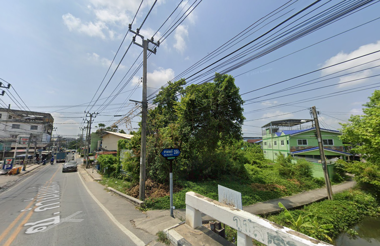 ขายที่ดินกรุงเทพฯ ภาษีเจริญ ที่ดินทำเลสวย ติดถนนสาธารณะ ใกล้แหล่งอำนวยความสบาย 1-1-84 ไร่.