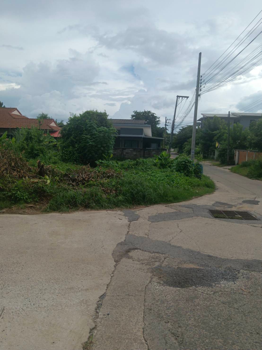 ขายที่ดิน ทำเลดี เขตชุมชน ซอยมอเตอร์ไบ ใจกลางเมือง พร้อมบริการสร้างบ้านตามแบบที่ลูกค้าต้องการ