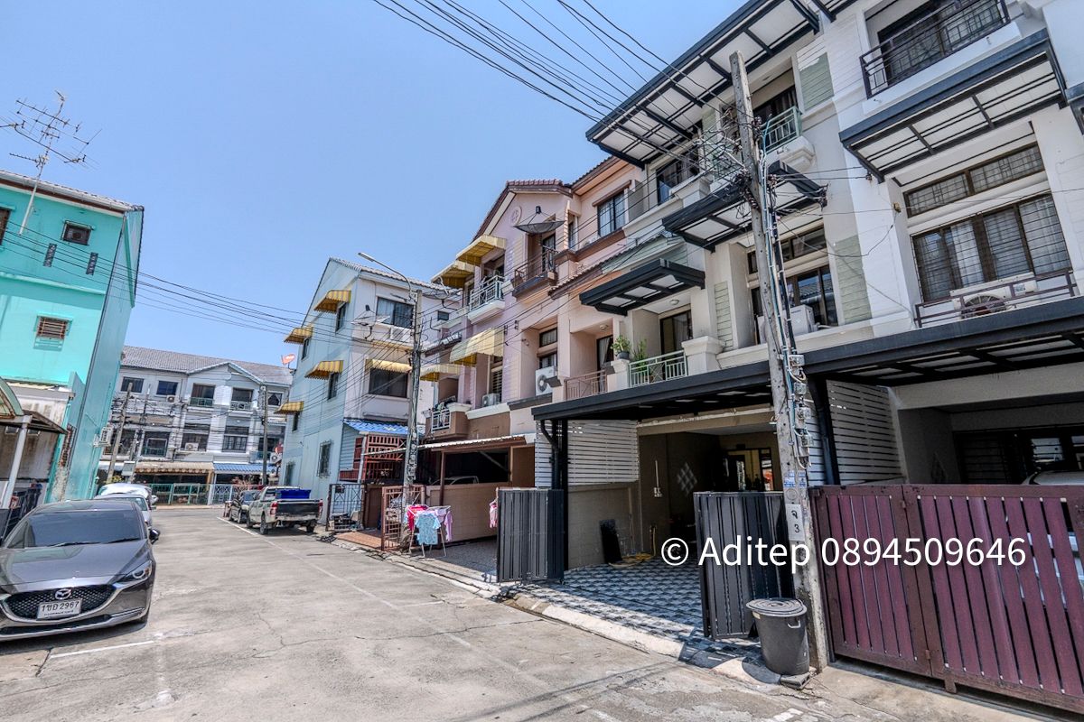 ขายทาวน์โฮม 3 ชั้น บ้านกลางเมือง รัชดา-เหม่งจ๋าย 1 ขนาด 21.9 ตรว. 3 ห้องนอน 4 ห้องน้ำ ทำเลใจกลางเมือง ใกล้ MRT เหมาะทั้งอยู่อาศัย ลงทุนปล่อยเช่า หรือเปิดโฮมออฟฟิศ