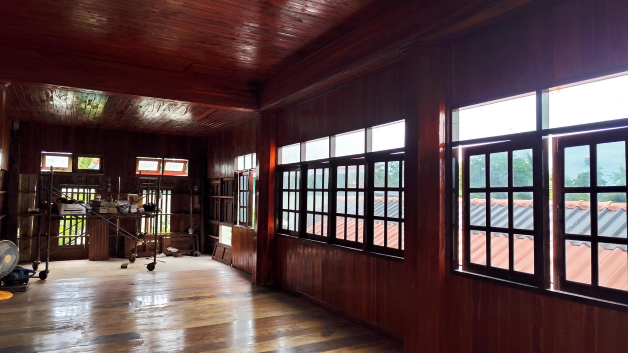 ขายบ้านไม้อย่างสวยพร้อมที่ดิน 2 ไร่  อ.ท่ามะกา จ.กาญจนบุรี  บรรยากาศโปร่ง โล่ง สงบ เหมาะสำหรับพักอาศัย หรือทำบ้านสวน