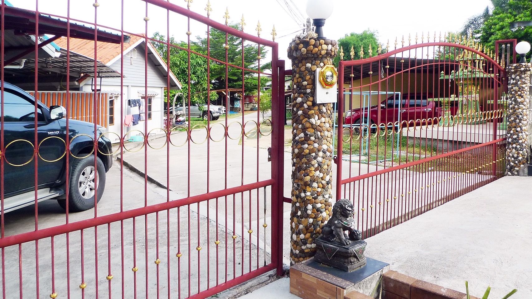 ขายที่ดิน พร้อมบ้านเช่า 7 หลัง