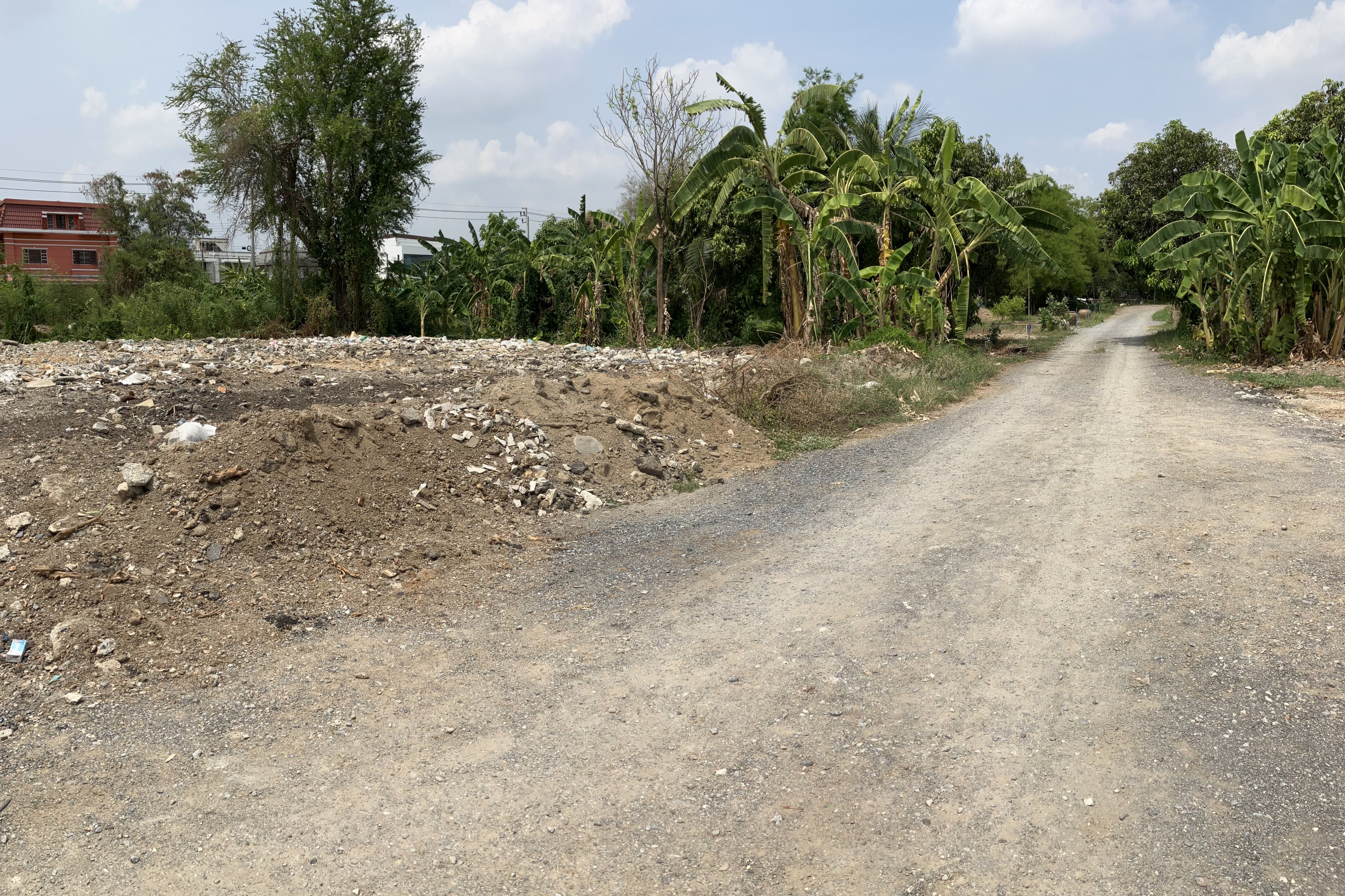 ขาย ที่ดิน 2 แปลง พร้อมกัน ย่าน พุทธมณฑลสาย 1 ตลิ่งชัน กรุงเทพฯ