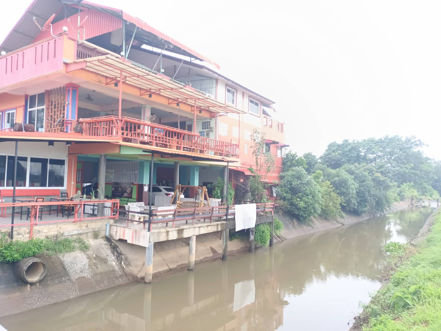 อาคารพาณิชย์ ทำเลทอง ตรงข้าม สนามบินแม่ฟ้าหลวง 268 ตรว. 