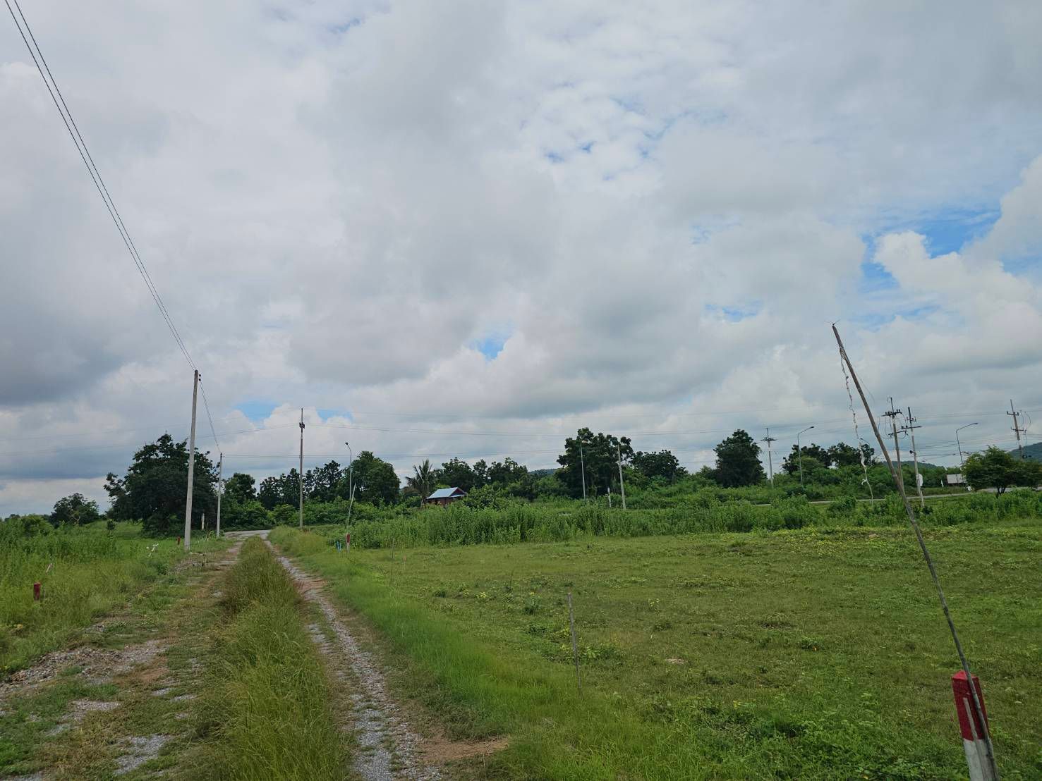 (สด-ผ่อน) ที่ดินโฉนด ติดถนนหลวง มีน้ำ ไฟ 1 ไร่  ทางเข้าอ่างเก็บน้ำ