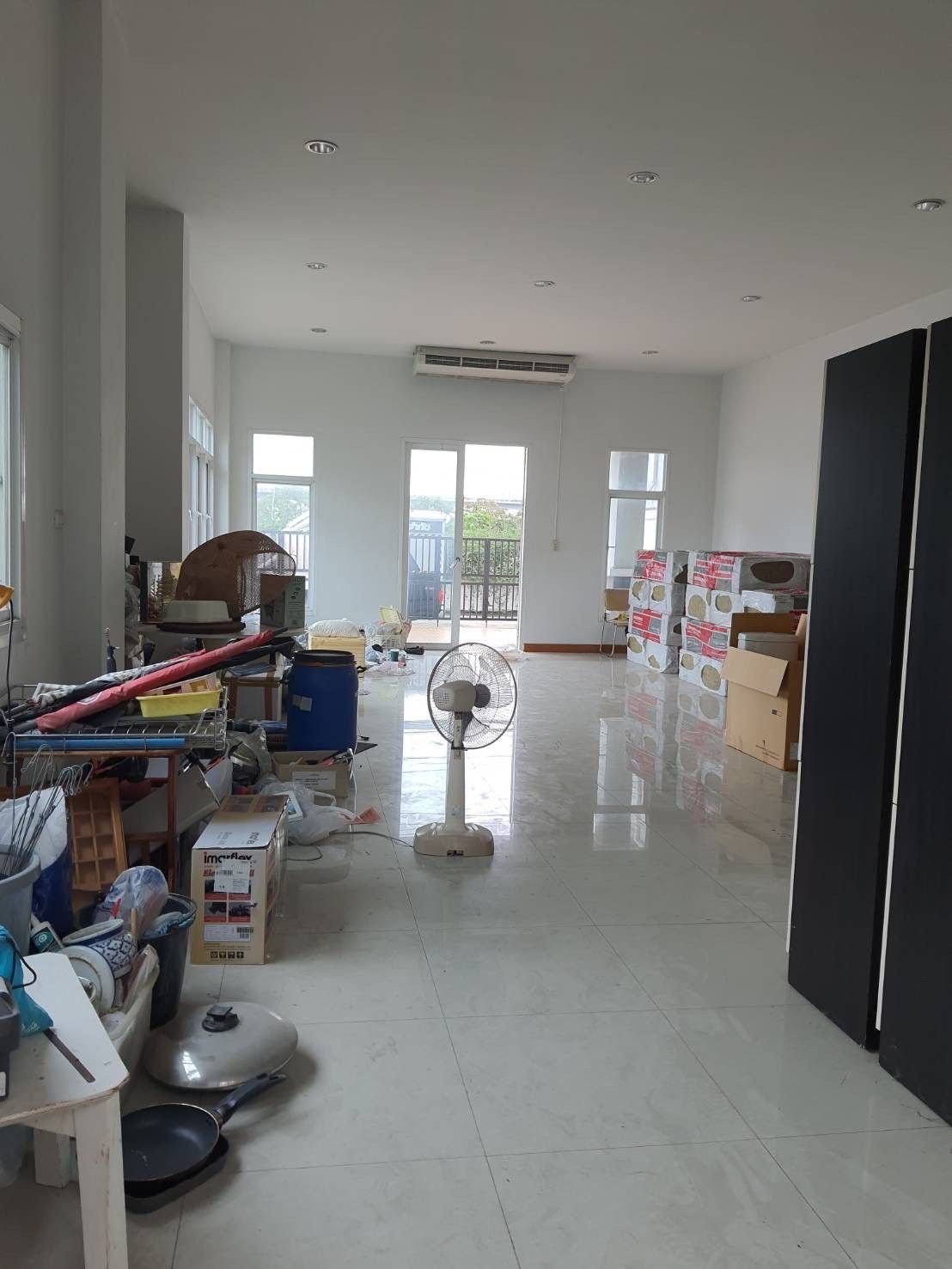 ขายที่ดินพร้อม ตึกแถวสี่ชั้น ลาดกระบัง กรุงเทพมหานคร