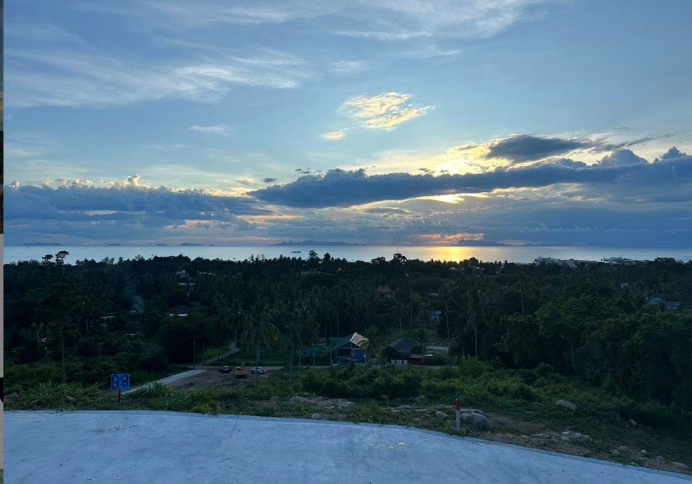ขายที่ดินสุราษฎร์ธานี เกาะสมุย ทำเลดีมาก ใกล้หาดหน้าทอน เห็นวิวทะเล แบ่งขาย เริ่มที่ 1 งาน 32.5 ตารางวา.