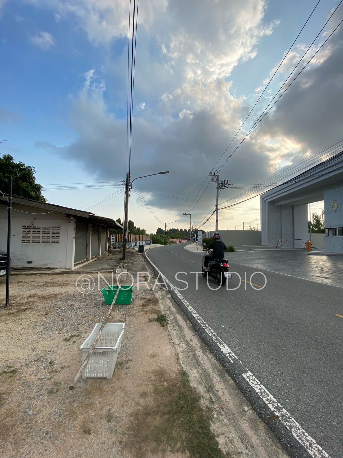 ขายที่ดินพร้อมสิ่งปลูกสร้าง2หลัง