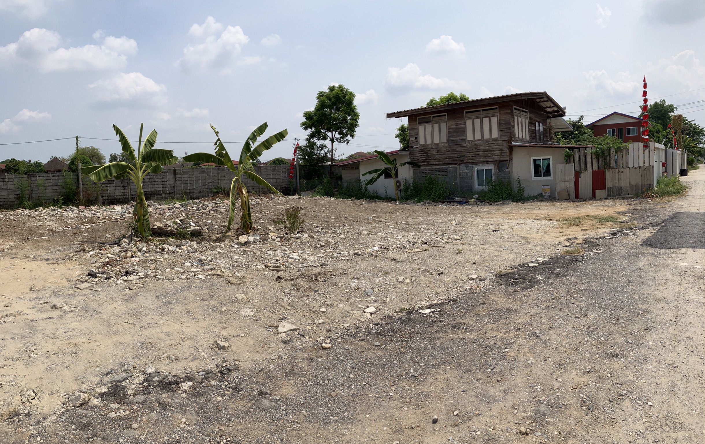 ขาย ที่ดิน 2 แปลง พร้อมกัน ย่าน พุทธมณฑลสาย 1 ตลิ่งชัน กรุงเทพฯ