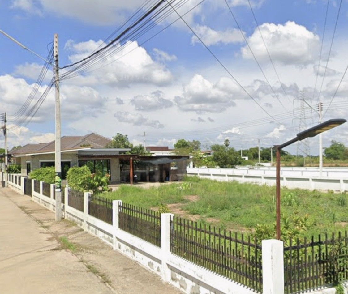 ขายบ้านพร้อมที่ดินพร้อมที่ดิน เนื้อที่: 165 ตารางวา หมู่บ้านเพชรนครา ต.บ้านกร่าง เมืองพิษณุโลก  