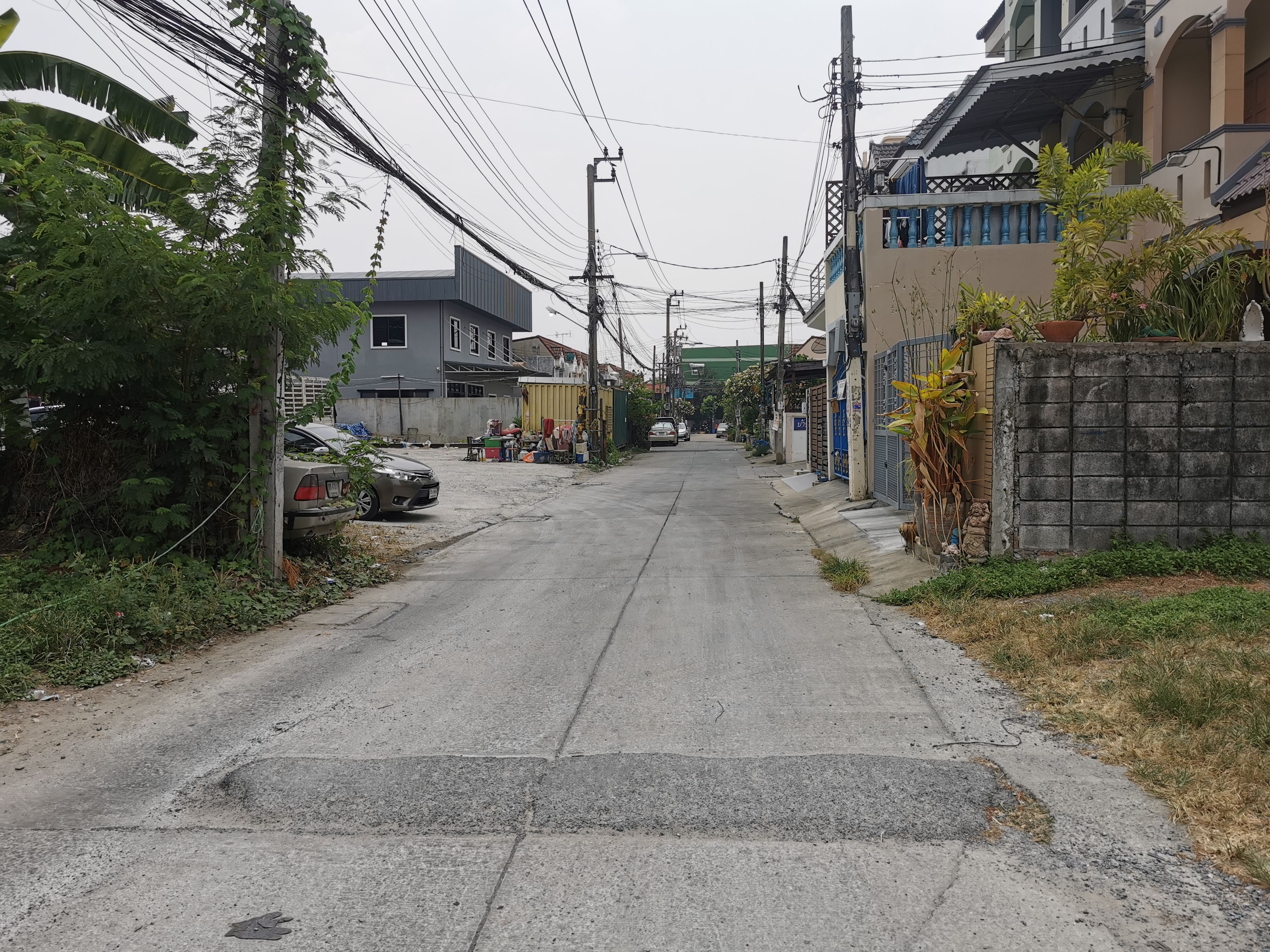 ที่ดินโซนกลางเมือง จะใช้เป็นที่อยู่อาศัยทำออฟฟิศ หรือประกอบกิจการก็เหมาะสมยิ่ง