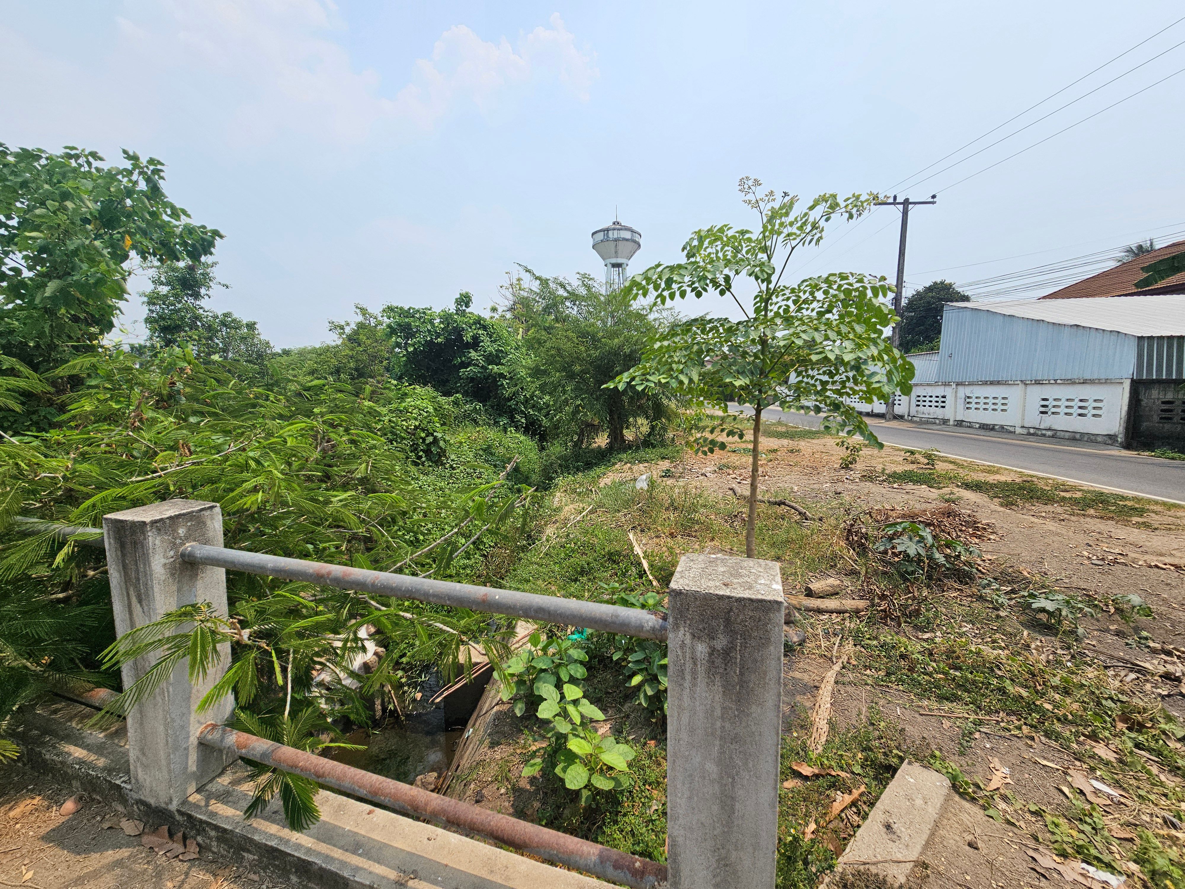 ขายที่ดินฮวงจุ้ยดี ด้านหน้าทางน้ำ ด้านข้างทุ่งนาเห็นภูเขา ด้านหลังสนามกอฟ สวยมากครับ