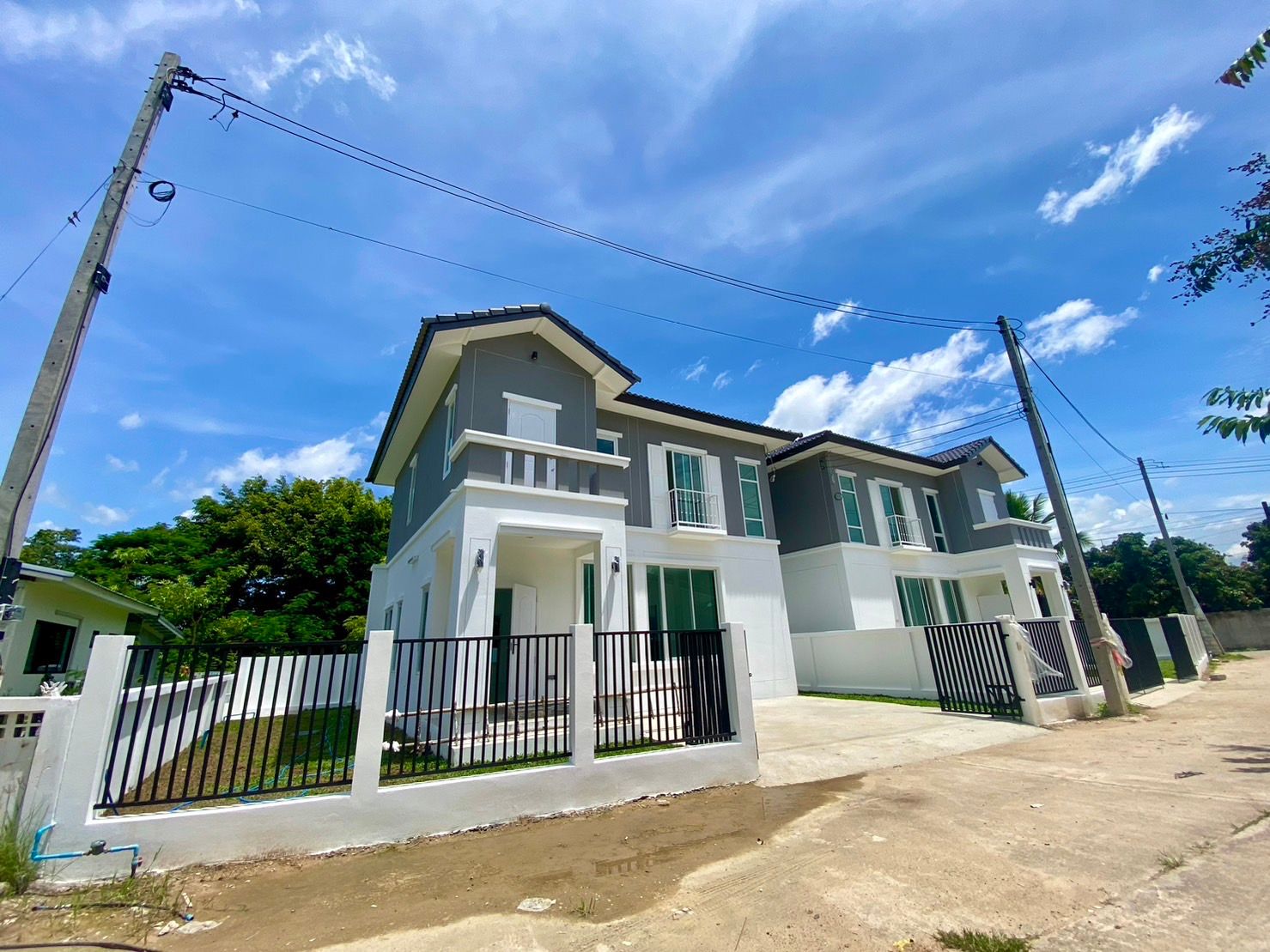 ขายบ้านเดี่ยวสร้างใหม่ 2 ชั้นนอกโครงการ หางดง ยื่นกู้แบงค์เงินเหลือ