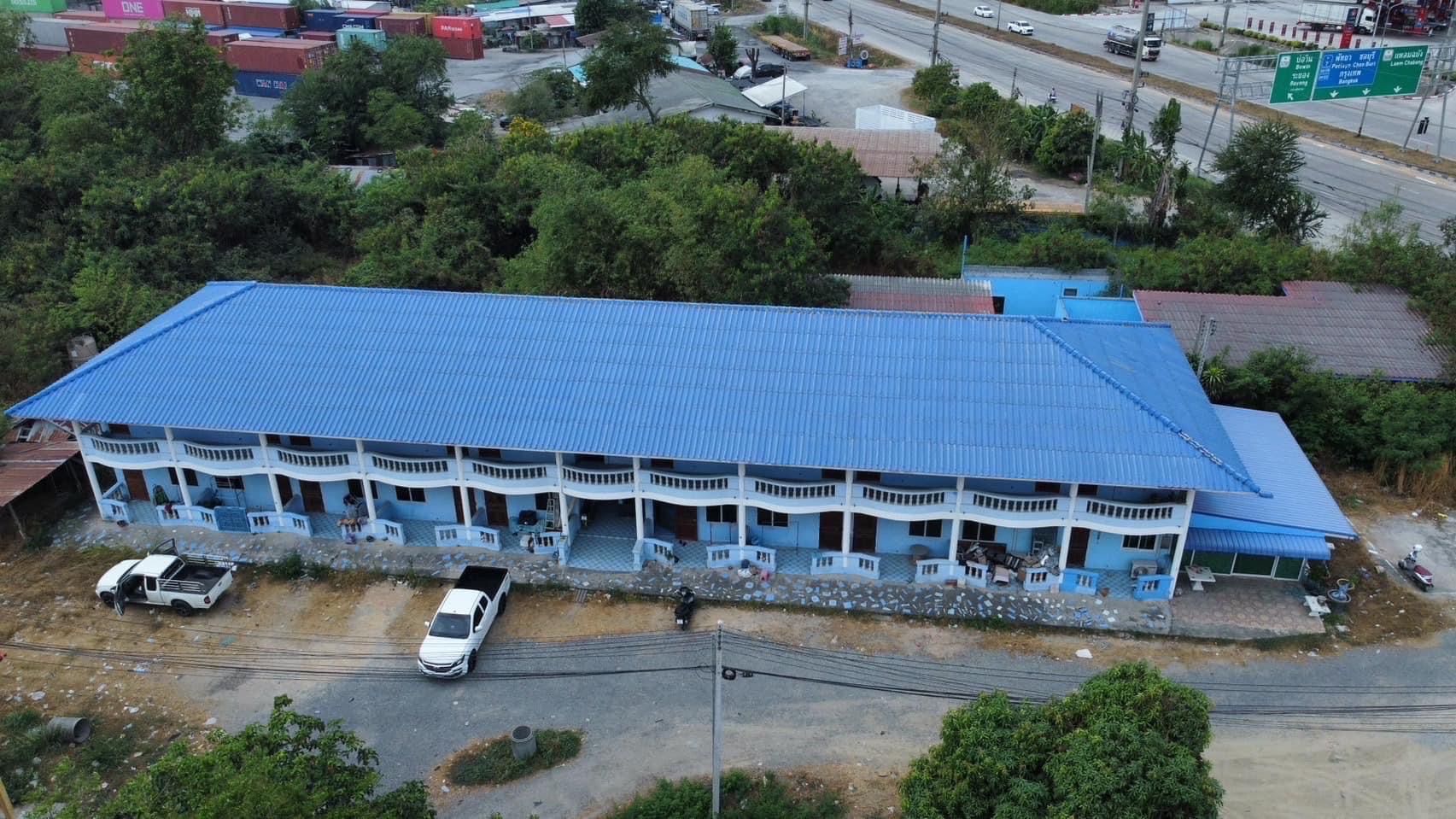 ขายที่ดินพร้อมห้องพัก 2 ชั้น จำนวน 20 ห้อง ออฟฟิศ 1 ห้อง บนพื้นที่ 1 ไร่ ผู้เช่าเต็มทุกห้อง