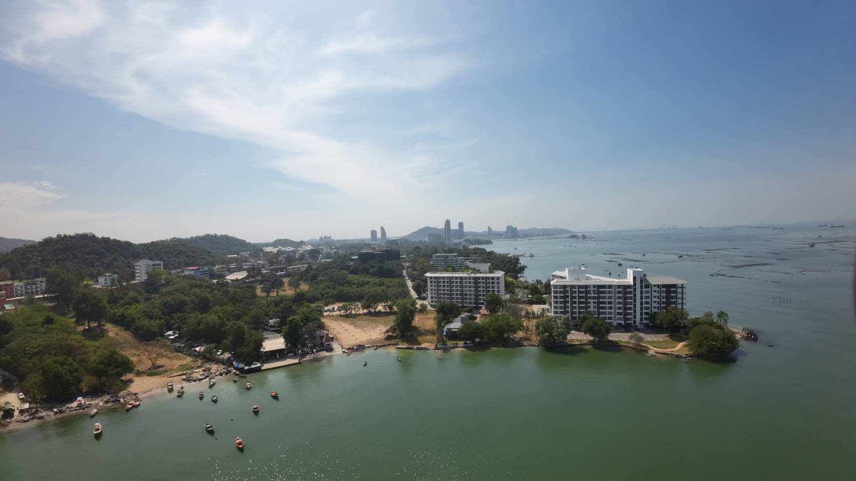 ขายที่ดินชลบุรี อำเภอศรีราชา ติดร้านอาหาร Little town /Hide out ศรีราชา