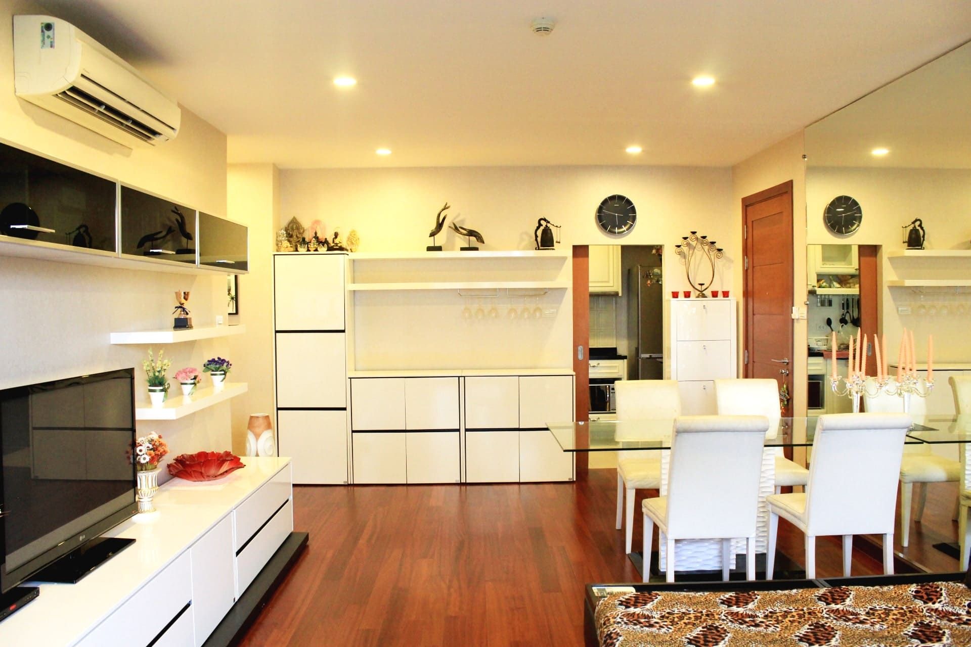 ขายด่วน คอนโดสวย ตกแต่งพร้อมเข้าอยู่ Urgent Sale: Beautiful Condo, Fully Furnished and Ready to Move In 紧急出售：美丽的公寓，全套家具，拎包入住