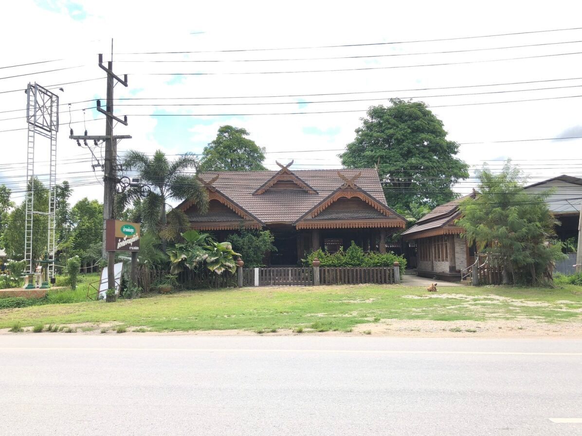ขายบ้านเชียงราย พร้อมกิจการร้านอาหารสไตล์ล้านนา ติดถนนพหลโยธิน แม่ลาว เชียงราย 0-2-50 ไร่.