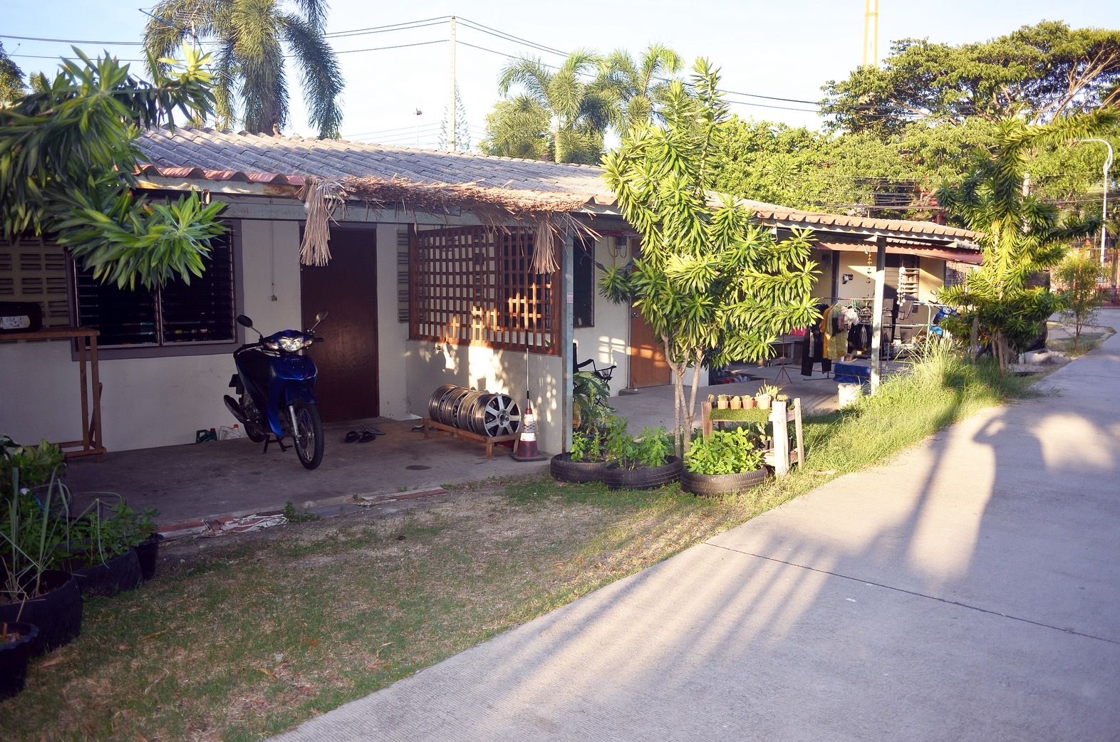 ขายที่ดิน พร้อมบ้านเช่า 7 หลัง