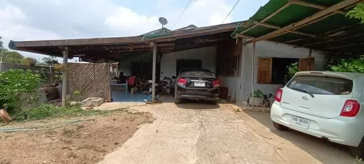 ขายบ้านในเขตเทศบาลอำเภอศรีสำโรง จ.สุโขทัย เนื้อที่180ตารางวา 2ห้องนอน 1 ห้องน้ำ 1   ห้องกระจกติดแอร์ 1 จอดรถได้ 2 คัน เงียบสงบ สนใจติดต่อโดยตรง 0644283224  กาแตค่ะ(เจ้าของขายเองค่ะ)