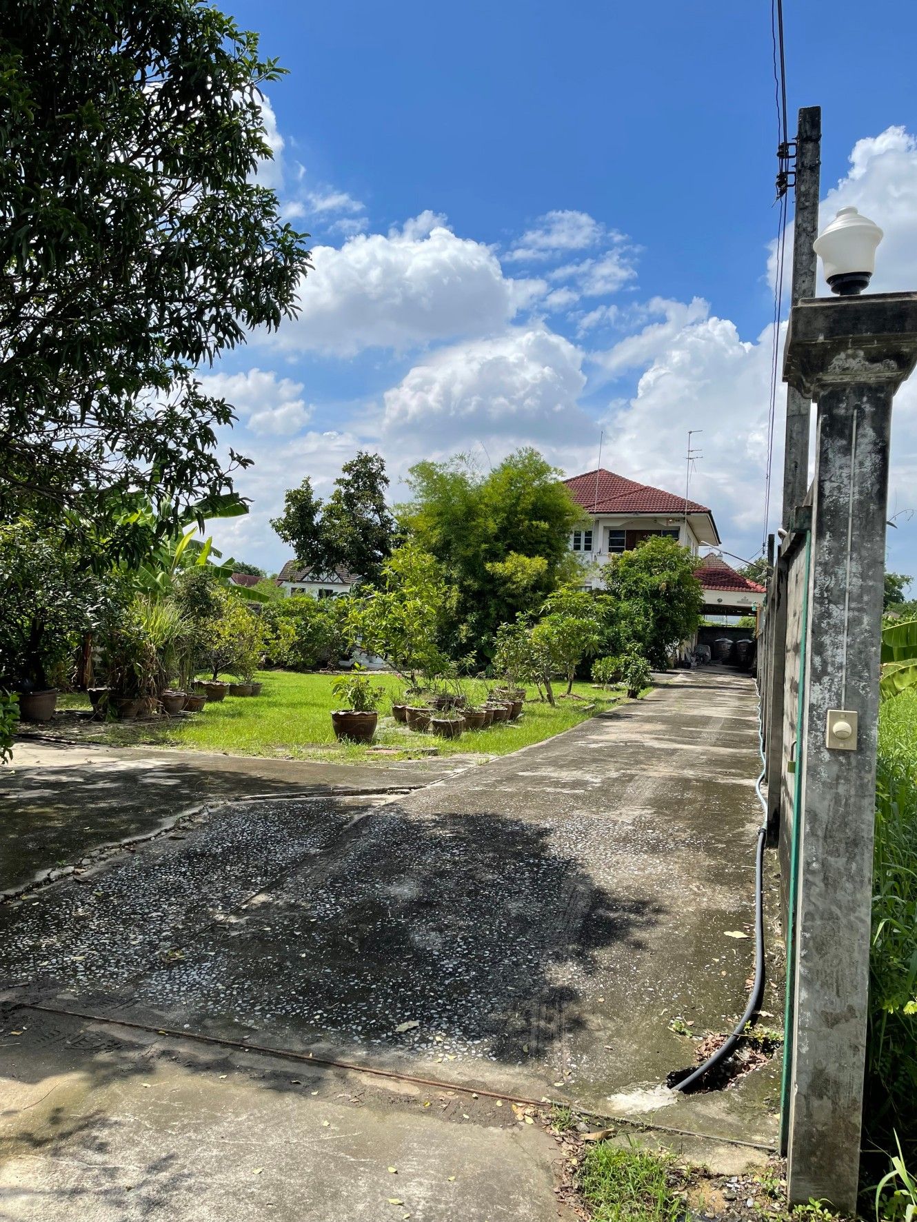 ขายบ้านกรุงเทพ บ้านพร้อมที่ดินแปลงสวย ทำเลงาม ในซอย สายไหม 40 เขตสายไหม กรุงเทพ