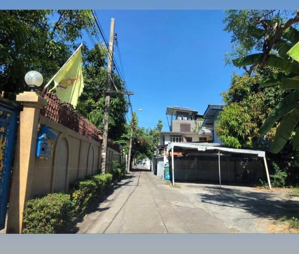 ขายที่ดินกรุงเทพฯ เขตบางซื่อ ที่ดิน เตาปูนทำเลงาม แหล่งอำนวยความสะดวกรอบด้าน เหมาะลงทุนมาก 0-1-24 ไร่.