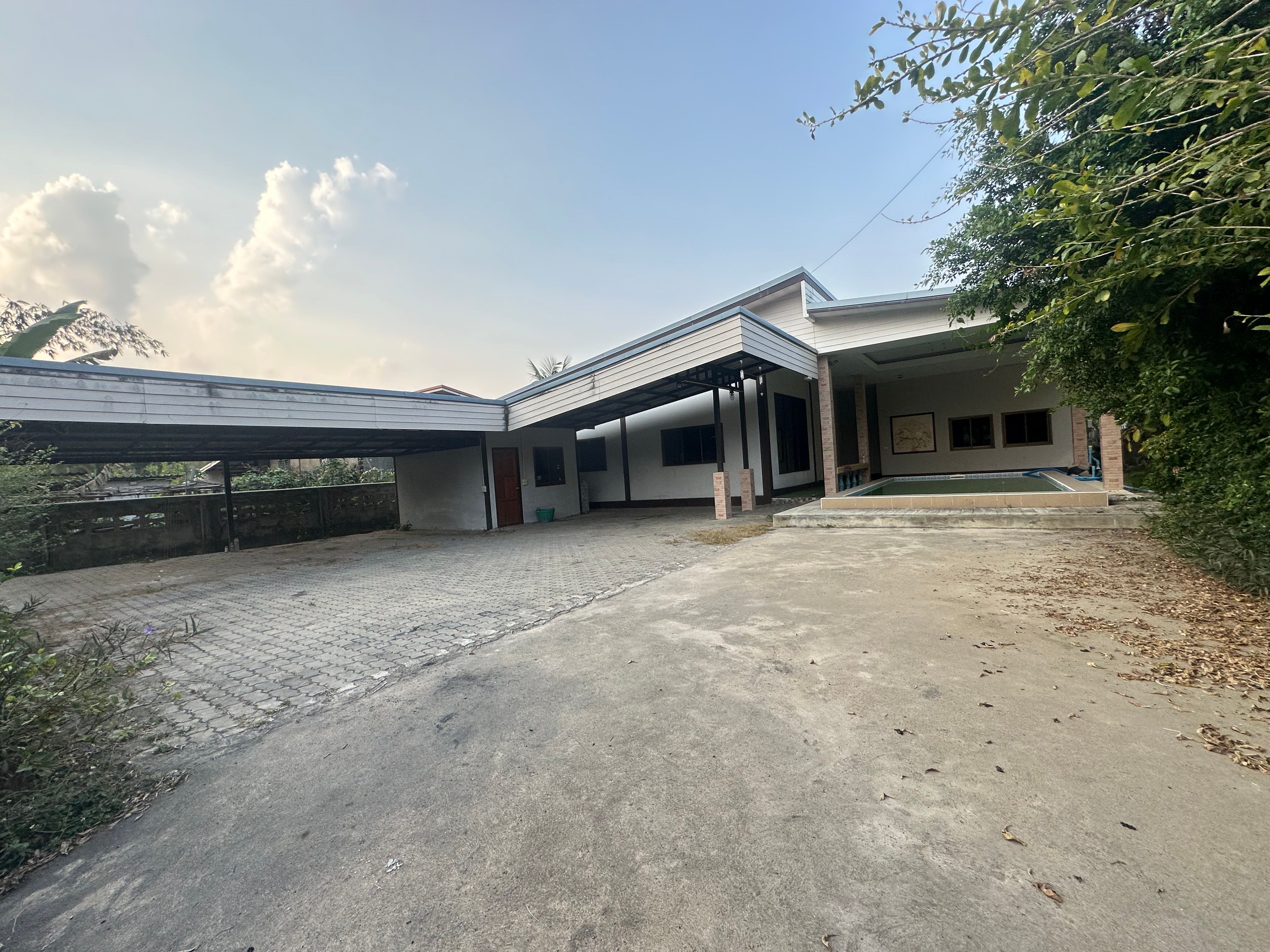 ขายบ้านพร้อมที่ดินเชียงใหม่ บ้านทรงสวย มีสระว่ายน้ำ บรรยากาศเยี่ยม สันทราย 0-1-21.7 ไร่.