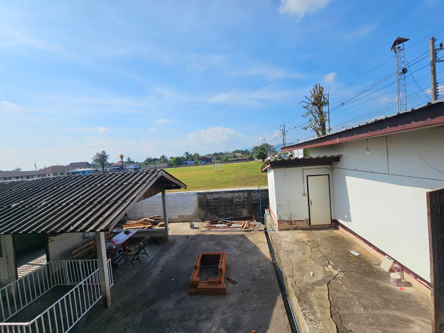 บ้านพร้อมที่ดิน แต่ขายในราคาที่ดินเปล่าคะ