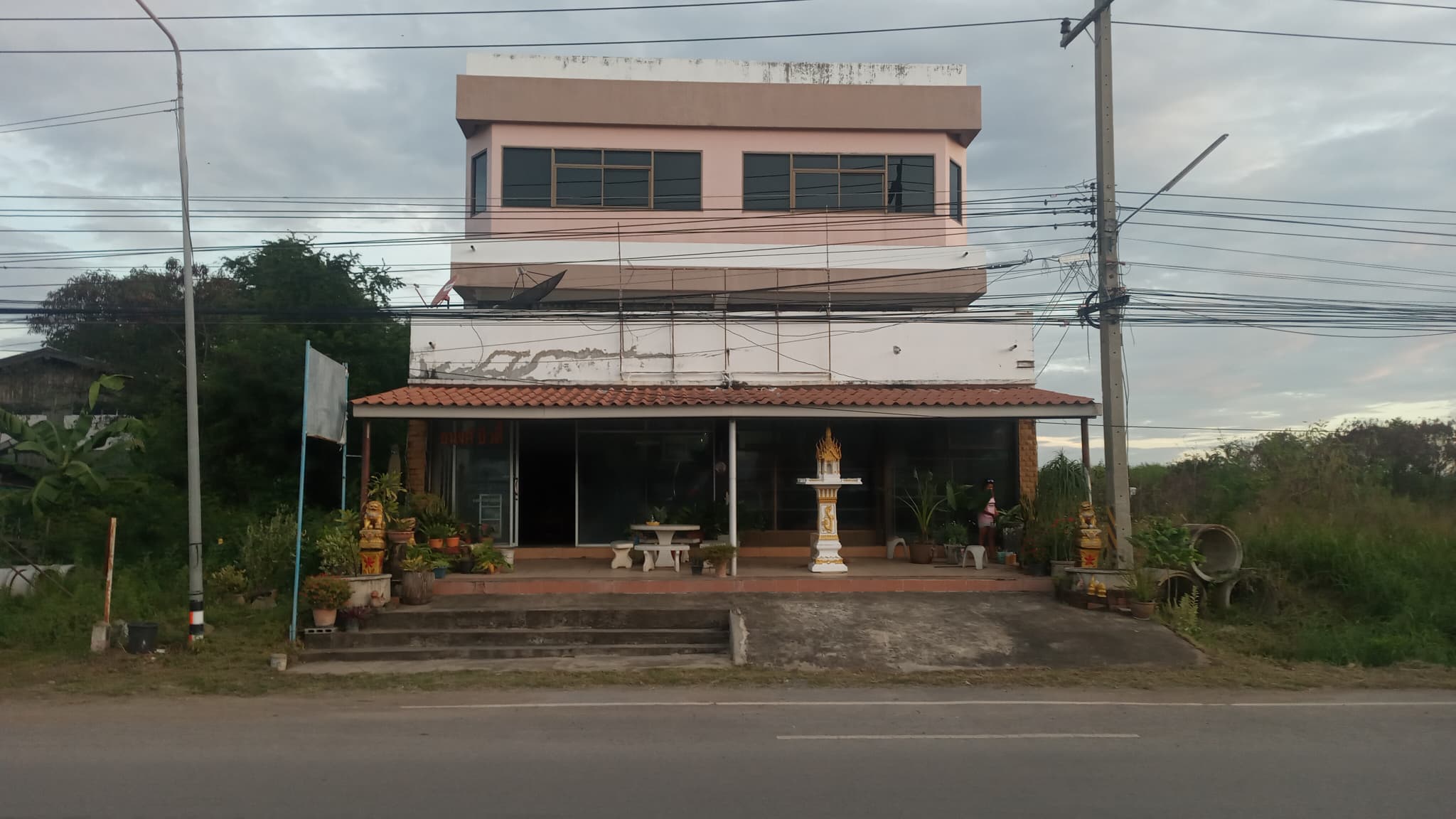 ตึกพร้อมที่ดินเปล่า พัฒนานิคม ลพบุรี 23-1-1