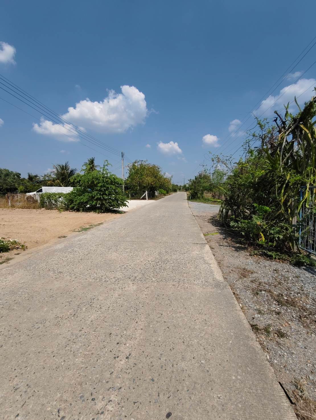 บ้านสวน2ชั้นพร้อมที่ดิน 5ไร่ โฉนดครุฑแดง ไม่ติดภาระ สามารถยื่นกู้ได้ เจ้าของขายเอง