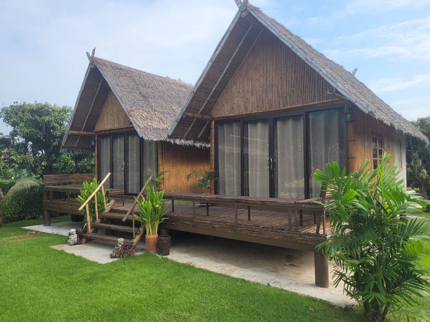 ขายบ้านพร้อมที่ดินมีสระว่ายน้ำ ติดภูเขา อากาศดีพร้อมธรรมชาติ ปราณบุรี สามร้อยยอด