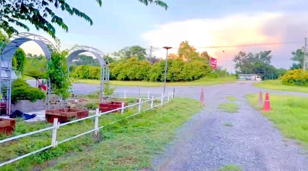 ขายไร่ภูน้ำพอง สถานที่ท่องเที่ยวเชิงเกษตร ติดถนนทางหลวงหมายเลย 2 สายมิตรภาพ จากขอนแก่นมุ่งหน้าจ.อุดรธานี ก่อนถึงแยกเข้าเขื่อนอุบลรัตน์ อ.น้ำพอง จ.ขอนแก่น 