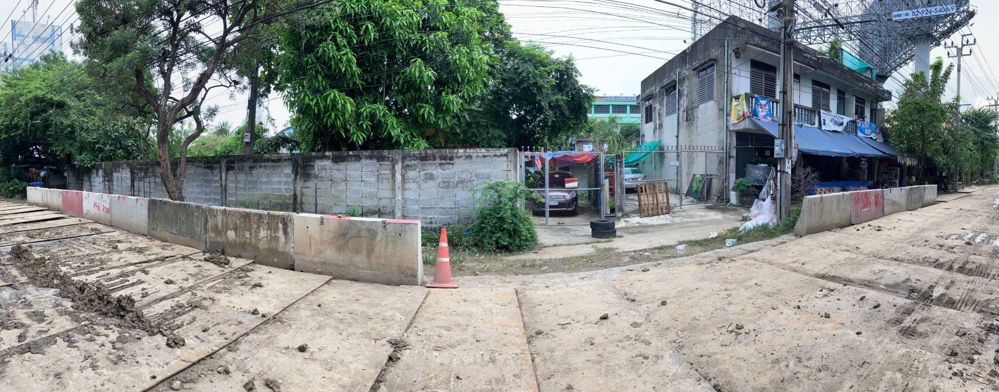 ขายที่ดินพร้อมบ้าน