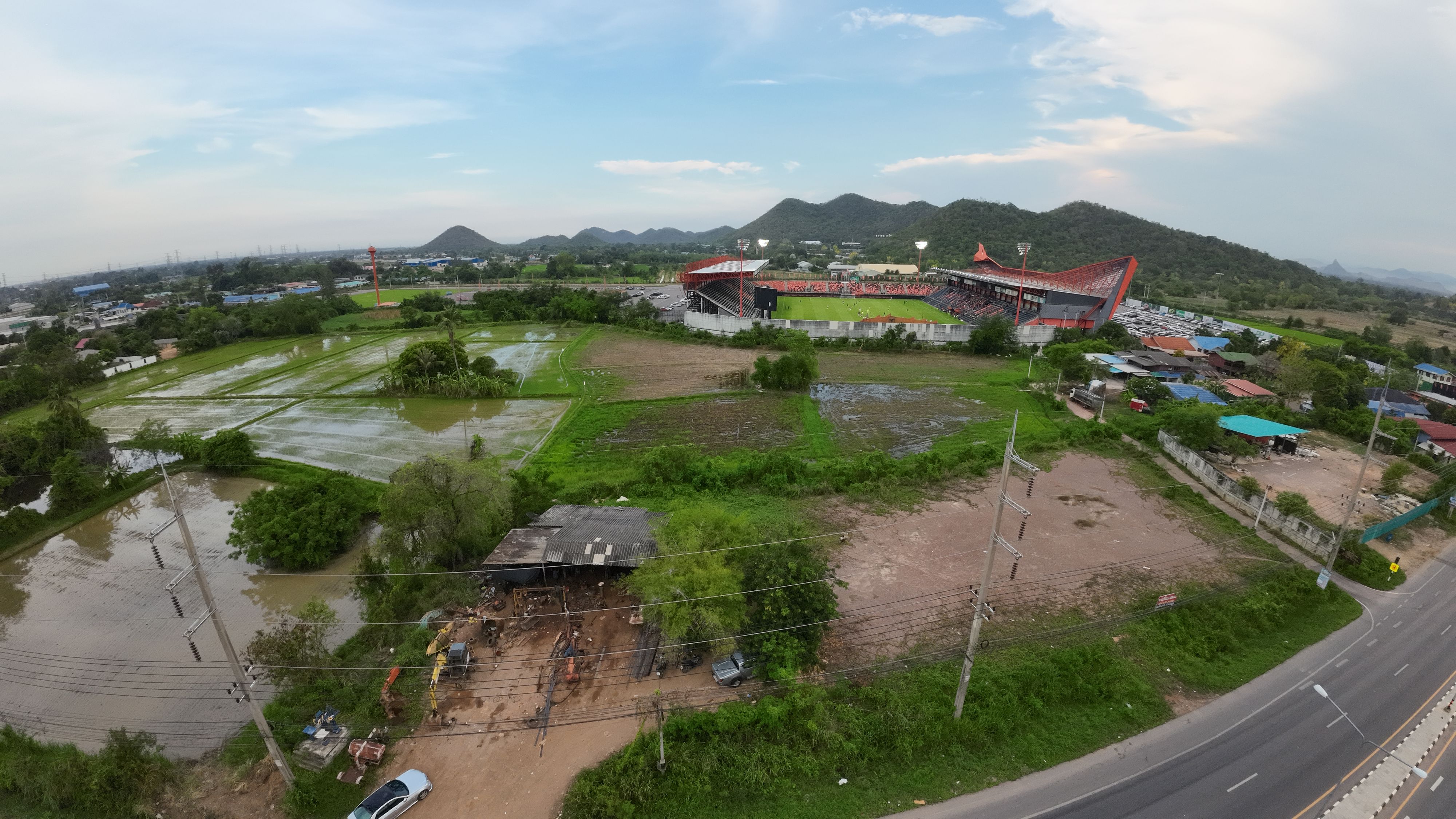 ขาย!ที่ดินแปลงสวยมีศักยภาพ หน้าสนามบอลมิตรผล 6 ไร่ ใกล้เมือง3 กิโล. ติดถนน3208