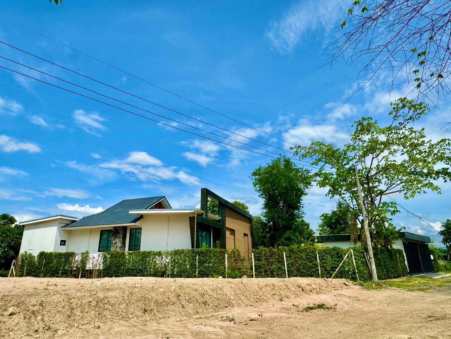ขาย Pool Villa หรูสร้างใหม่ ในแม่ออน, บ้านธิ