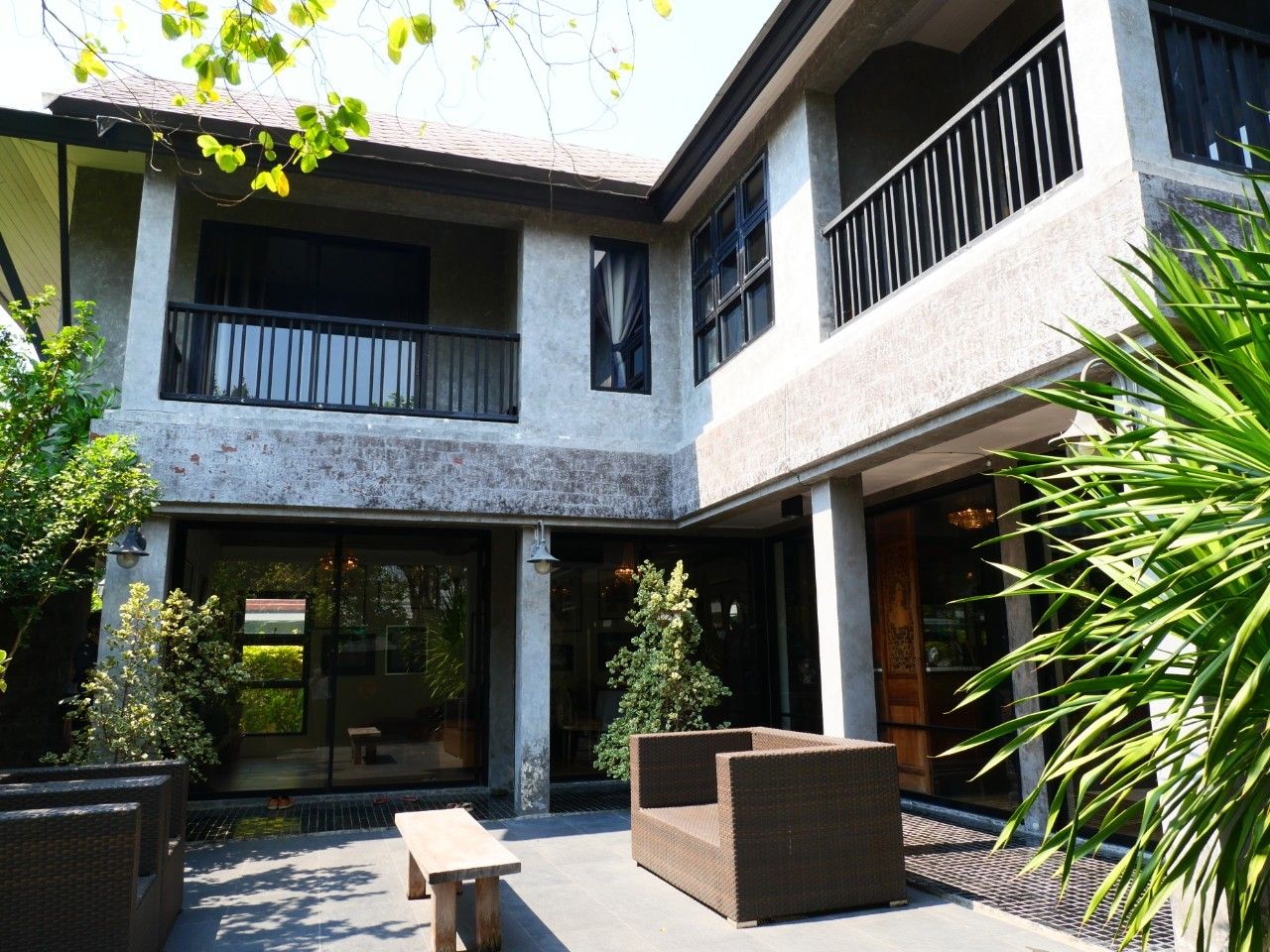 ขายบ้าน หลังมุม!! ม.ปารวีร์ เพชรเกษม 63 สวยเหมือนอยู่รีสอร์ท