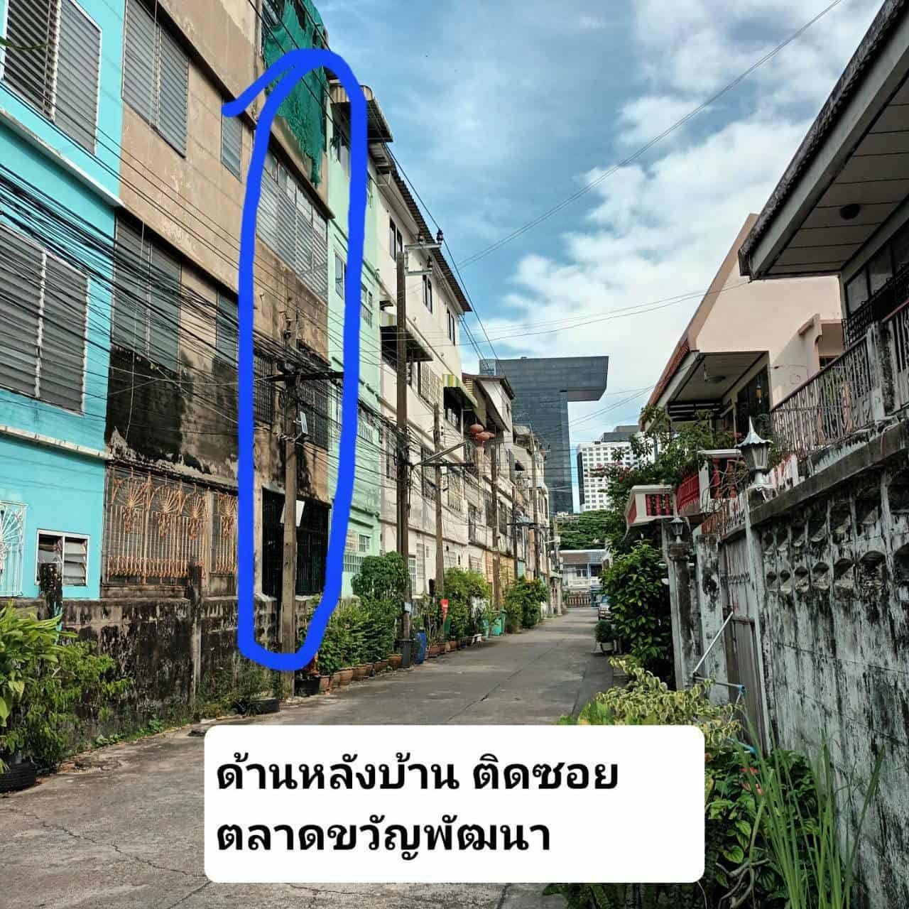 ขายทาวน์เฮ้าส์ แถวดินแดง ซอยสุทธิพร เนื้อที่ 17 ตารางวา พื้นที่ใช้สอย 226 ตารางเมตร ราคา 5.8 ลบ.