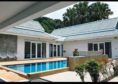ขายรีสอร์ท ภูเก็ต 2 ไร่ บ้านพัก 4 หลัง 18 ห้อง 3 สระว่ายน้ำ