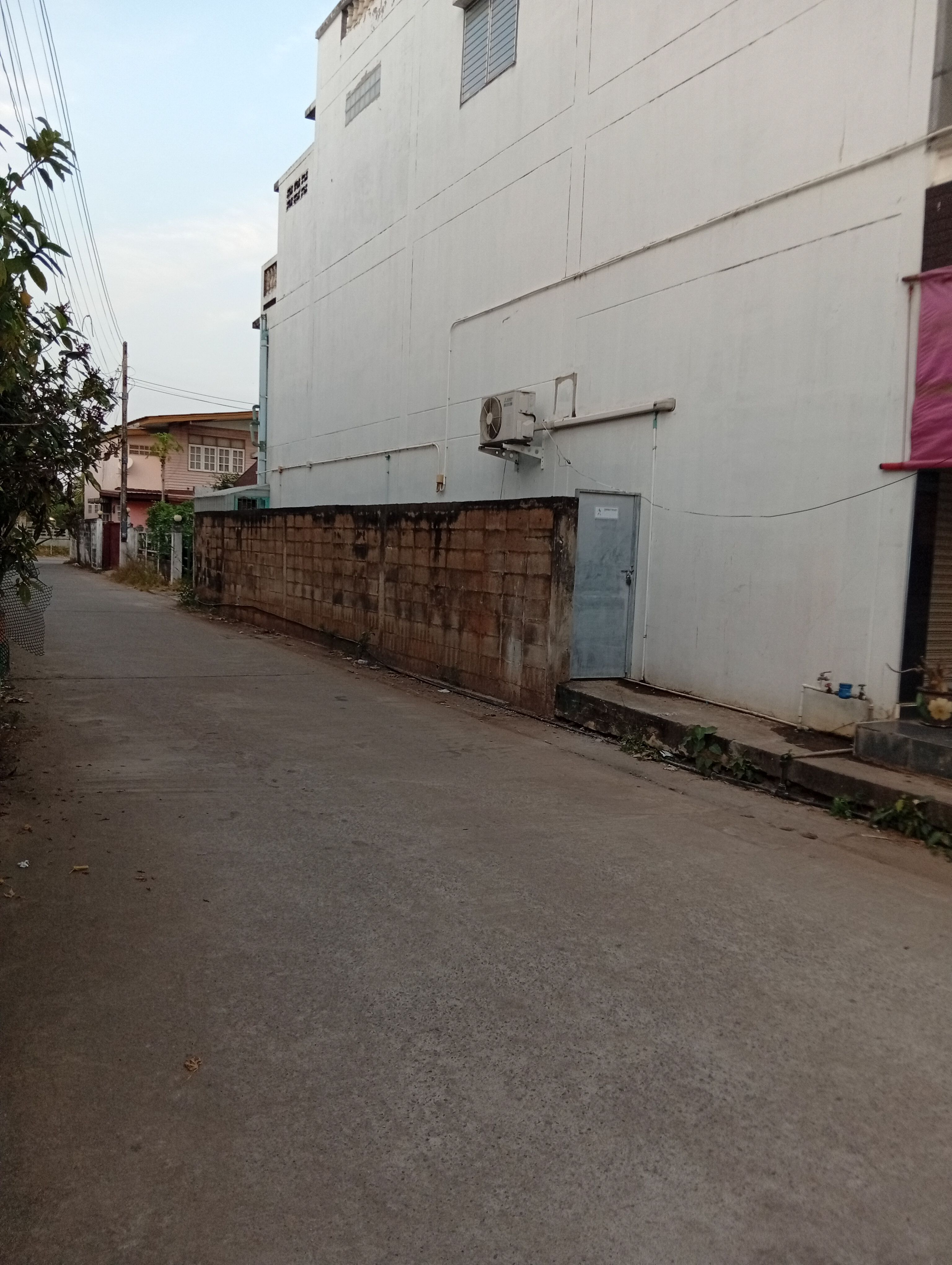 ขายด่วน! บ้านเดี่ยว 2 ชั้น 4 ห้องนอน 2 ห้องน้ำ พร้อมที่ดิน ใจกลางเมืองเทศบาล