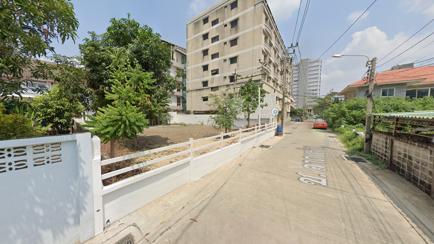 ขายที่ดินกรุงเทพฯ เขตบางกะปิ ที่ดินเปล่า ใกล้โรงเรียนบริบาล เดอะ พาเร้นท์ อยู่ในซอยลาดพร้าว น่าลงทุนมาก 0-0-88 ไร่.