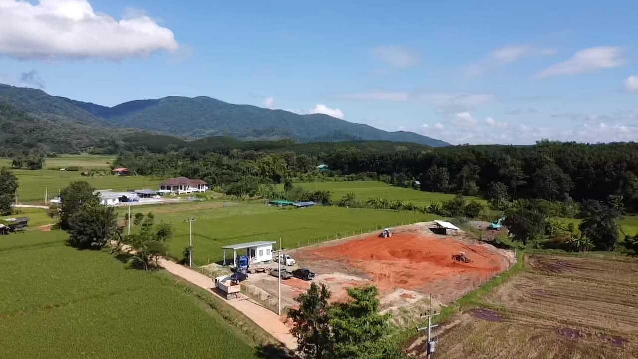 ขายที่ดินจังหวัดเชียงราย ตรงข้าม ม.แม่ฟ้าหลาง 2-3-23.5 ไร่