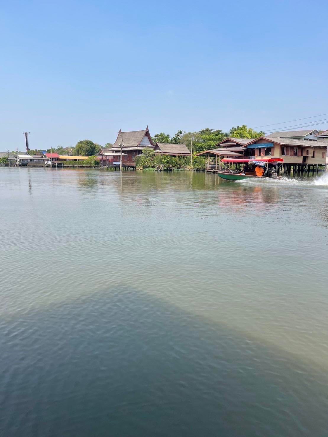 ที่ดินพร้อมสิ่งปลูกสร้าง บรรยากาศดีมาก บางกรวย นนทบุรี